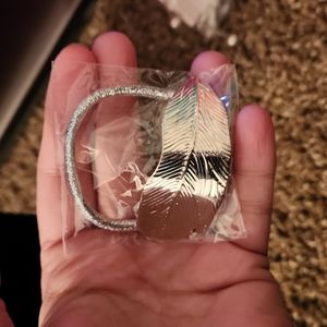 5/$12 Jewelry Silver Feather Hair Tie.